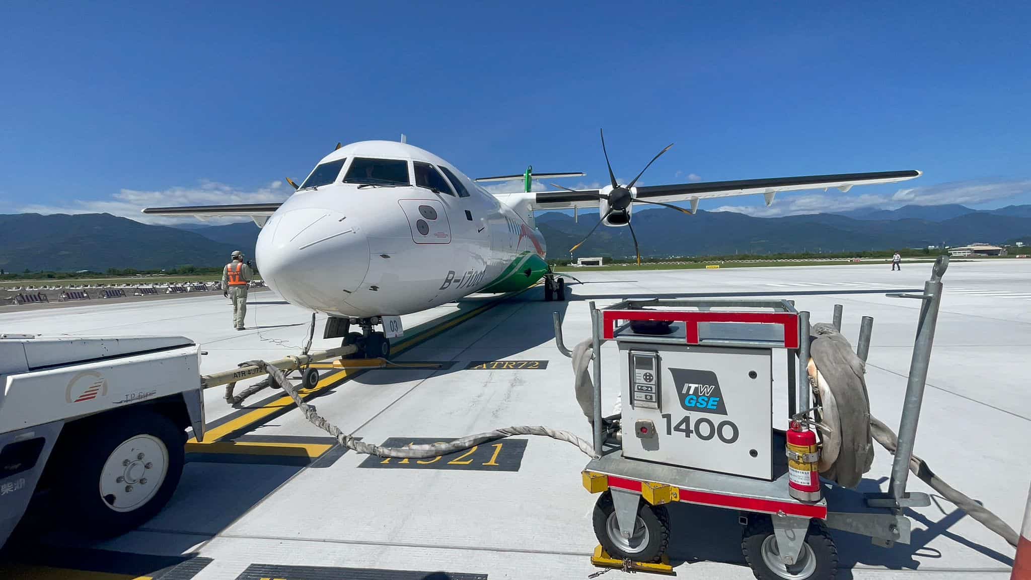 ITW GSE 1400 GPU - Uni Air, Taitung Airport